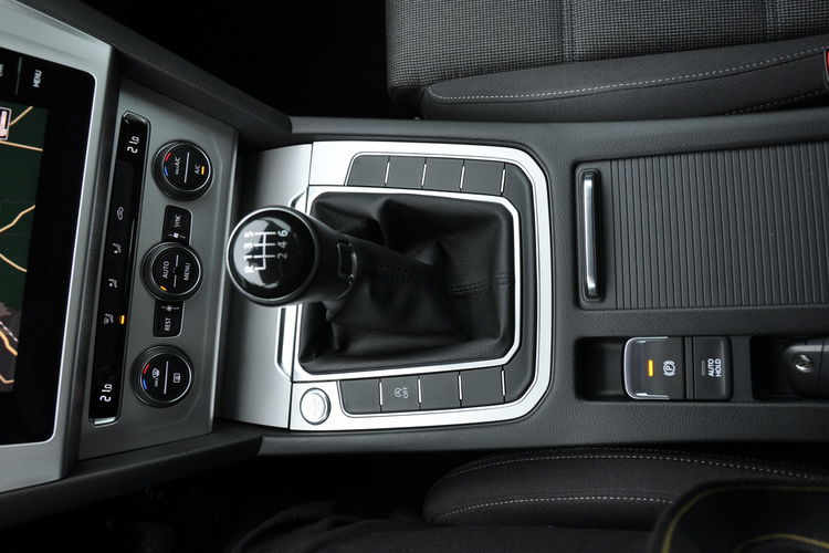 Volkswagen Passat 2.0TDI 150KM Comfort Navi LED Czujniki ACC 1wł SalonPL Gwar. Dealer zdjęcie 19