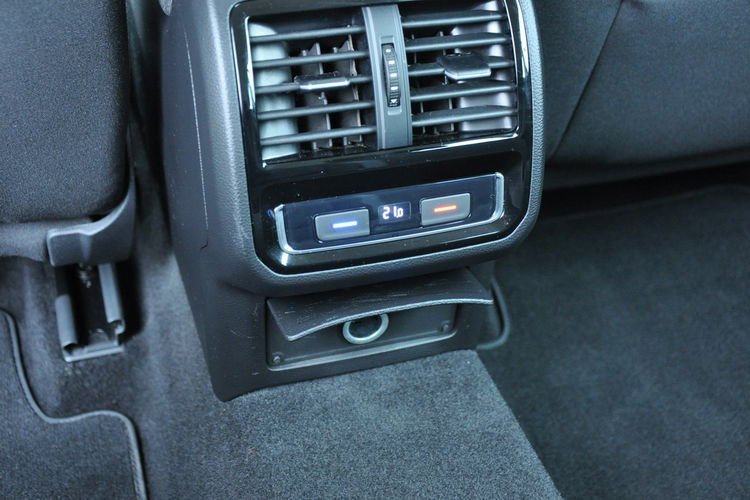 Volkswagen Passat 2.0TDI 150KM Comfort Navi LED Czujniki ACC 1wł SalonPL Gwar. Dealer zdjęcie 21