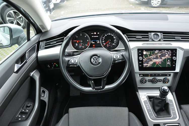 Volkswagen Passat 2.0TDI 150KM Comfort Navi LED Czujniki ACC 1wł SalonPL Gwar. Dealer zdjęcie 22