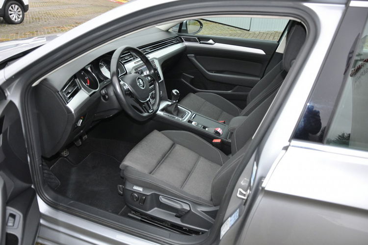 Volkswagen Passat 2.0TDI 150KM Comfort Navi LED Czujniki ACC 1wł SalonPL Gwar. Dealer zdjęcie 8