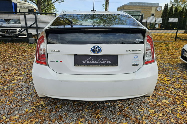 Toyota Prius 1.8 HSD 136KM Lift Kamera Serwis Hand Free Ładny Stan zdjęcie 6