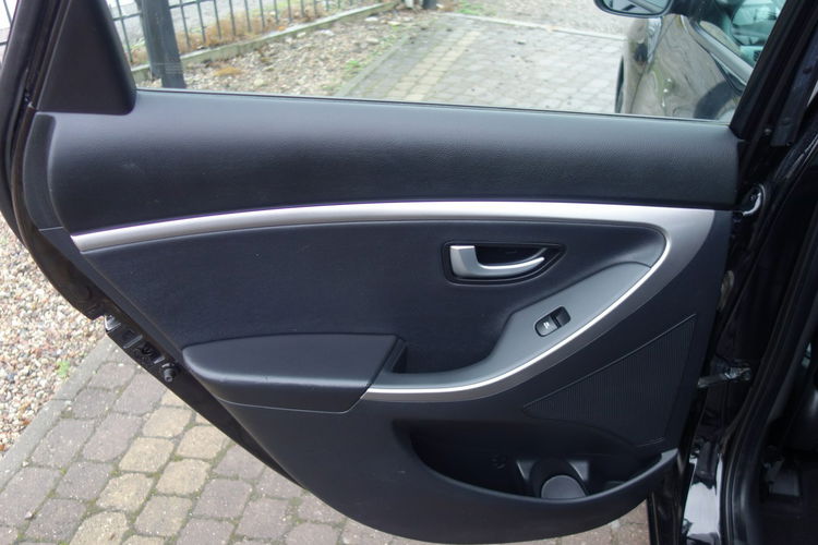 i30 Hyundai I30 2013 1.4 benzyna niski przebieg dobrze wyposażony zdjęcie 12