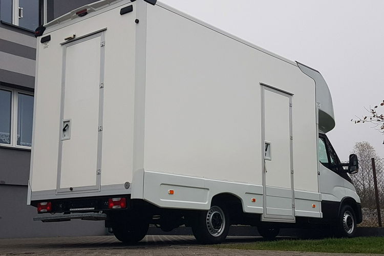 Iveco Daily KONTENER NISKOPODŁOGOWY 4.43x2.23x2.42 SKLEP FOODTRUCK KAMPER KLIMA zdjęcie 29