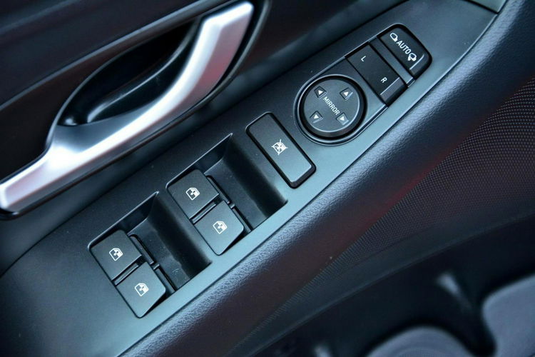 Hyundai i30 Panorama Ledy Duża Navi Kamera Asystent pasa Parktronic zdjęcie 26