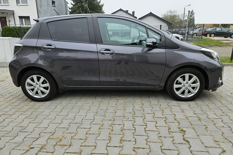 Toyota Yaris HYBRYDA / Nawigacja / Automat / Klimatronik x 2 / Tempomat zdjęcie 17