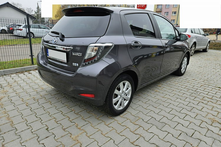 Toyota Yaris HYBRYDA / Nawigacja / Automat / Klimatronik x 2 / Tempomat zdjęcie 4