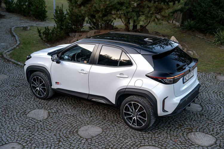 Toyota Yaris Cross GR SPORT / FV 23% / GWARANCJA / SALON PL / BEZWYPADKOWY / OPONY 2 KPLT zdjęcie 11