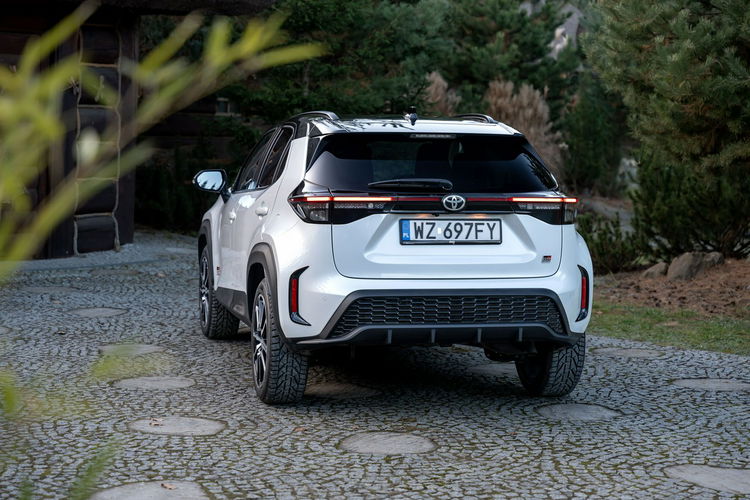 Toyota Yaris Cross GR SPORT / FV 23% / GWARANCJA / SALON PL / BEZWYPADKOWY / OPONY 2 KPLT zdjęcie 13