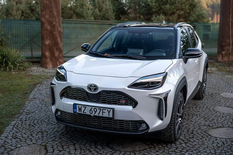 Toyota Yaris Cross GR SPORT / FV 23% / GWARANCJA / SALON PL / BEZWYPADKOWY / OPONY 2 KPLT zdjęcie 14