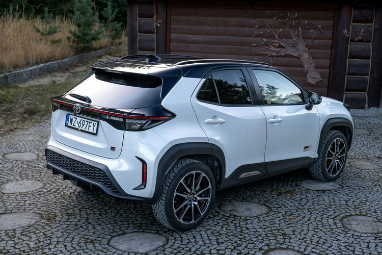 Toyota Yaris Cross GR SPORT / FV 23% / GWARANCJA / SALON PL / BEZWYPADKOWY / OPONY 2 KPLT zdjęcie 15