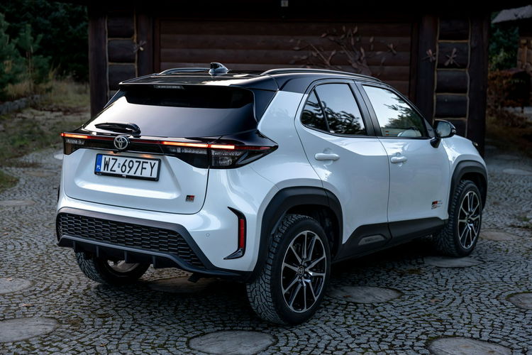 Toyota Yaris Cross GR SPORT / FV 23% / GWARANCJA / SALON PL / BEZWYPADKOWY / OPONY 2 KPLT zdjęcie 23