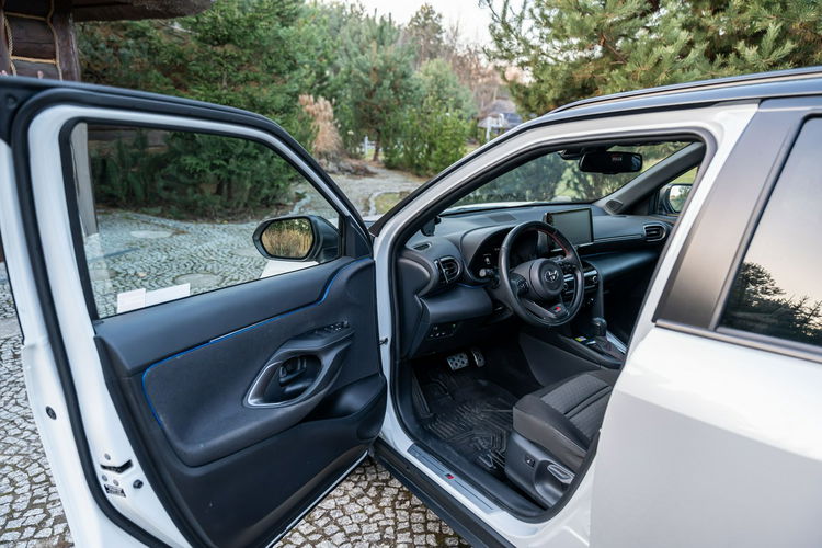 Toyota Yaris Cross GR SPORT / FV 23% / GWARANCJA / SALON PL / BEZWYPADKOWY / OPONY 2 KPLT zdjęcie 31