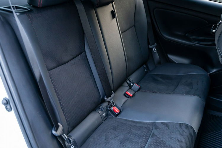 Toyota Yaris Cross GR SPORT / FV 23% / GWARANCJA / SALON PL / BEZWYPADKOWY / OPONY 2 KPLT zdjęcie 50