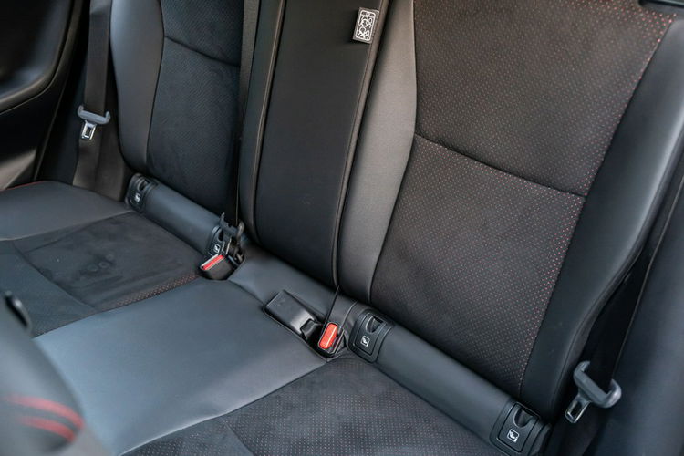 Toyota Yaris Cross GR SPORT / FV 23% / GWARANCJA / SALON PL / BEZWYPADKOWY / OPONY 2 KPLT zdjęcie 52