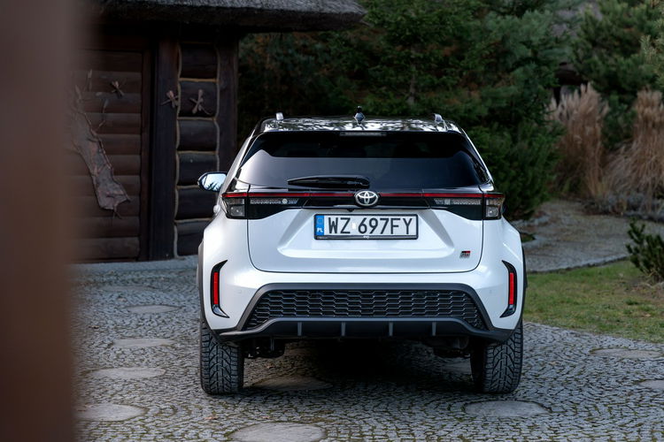 Toyota Yaris Cross GR SPORT / FV 23% / GWARANCJA / SALON PL / BEZWYPADKOWY / OPONY 2 KPLT zdjęcie 6