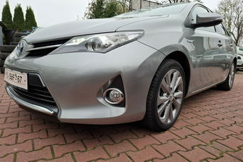 Toyota Auris 1.8 Benzyna / Hybryda. Oryginalny Przebieg. Zadbany. .