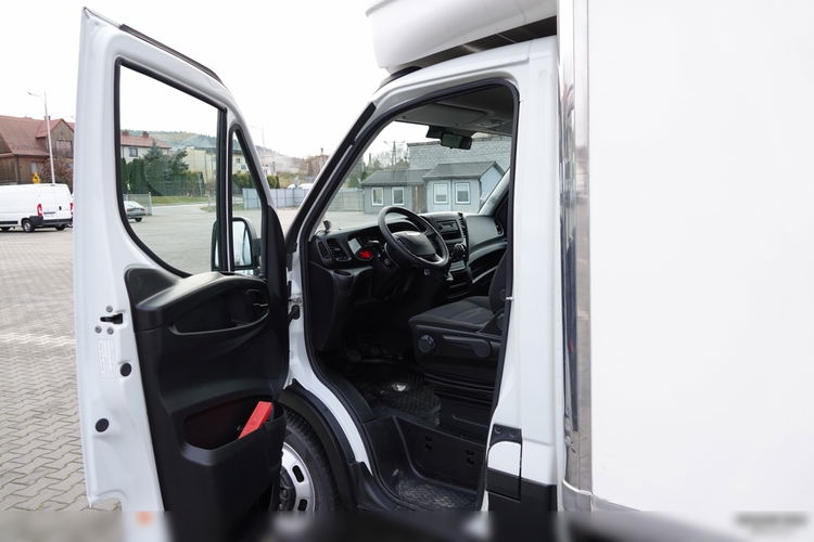 Iveco DAILY 35c14 / KONTENER-FURGON / DMC: 3500 KG / 2019 ROK  zdjęcie 30