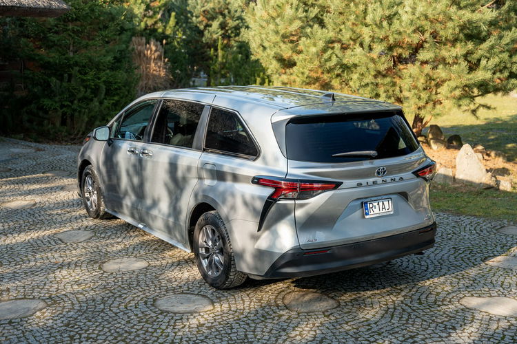 Toyota Sienna Oryginalny przebieg / Bogato wyposażona / 2.5 Hybryda zdjęcie 11