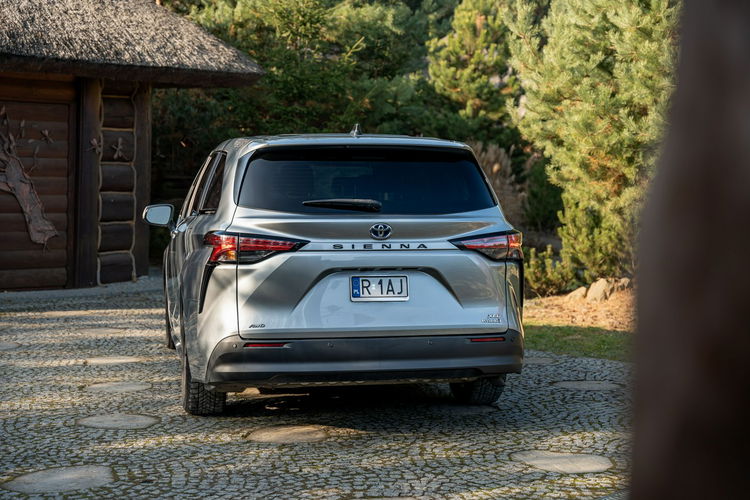 Toyota Sienna Oryginalny przebieg / Bogato wyposażona / 2.5 Hybryda zdjęcie 17