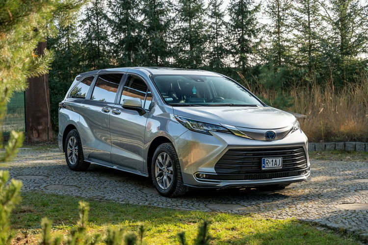 Toyota Sienna Oryginalny przebieg / Bogato wyposażona / 2.5 Hybryda zdjęcie 19