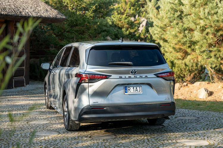 Toyota Sienna Oryginalny przebieg / Bogato wyposażona / 2.5 Hybryda zdjęcie 2