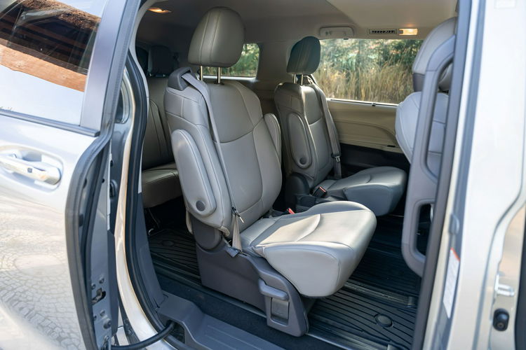 Toyota Sienna Oryginalny przebieg / Bogato wyposażona / 2.5 Hybryda zdjęcie 43