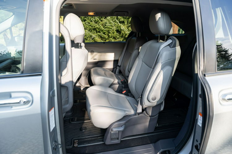 Toyota Sienna Oryginalny przebieg / Bogato wyposażona / 2.5 Hybryda zdjęcie 44