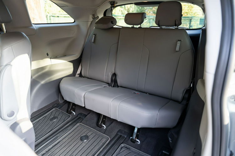 Toyota Sienna Oryginalny przebieg / Bogato wyposażona / 2.5 Hybryda zdjęcie 46