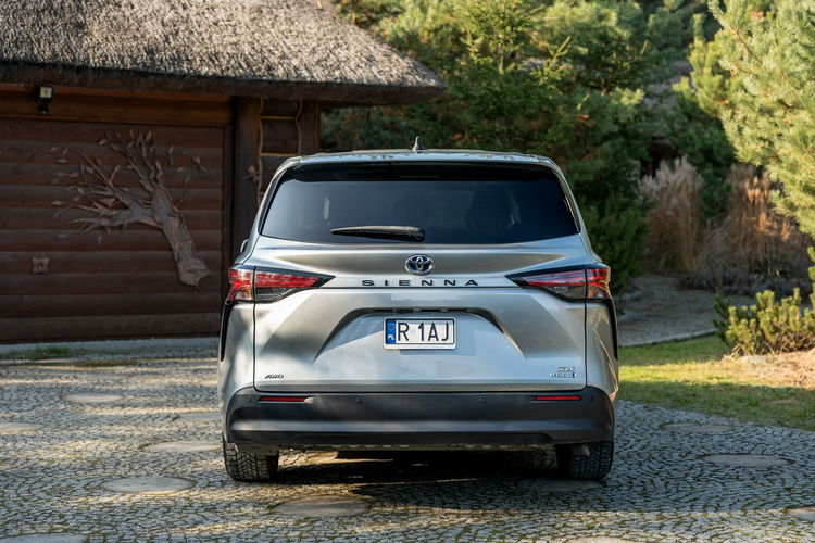 Toyota Sienna Oryginalny przebieg / Bogato wyposażona / 2.5 Hybryda zdjęcie 6
