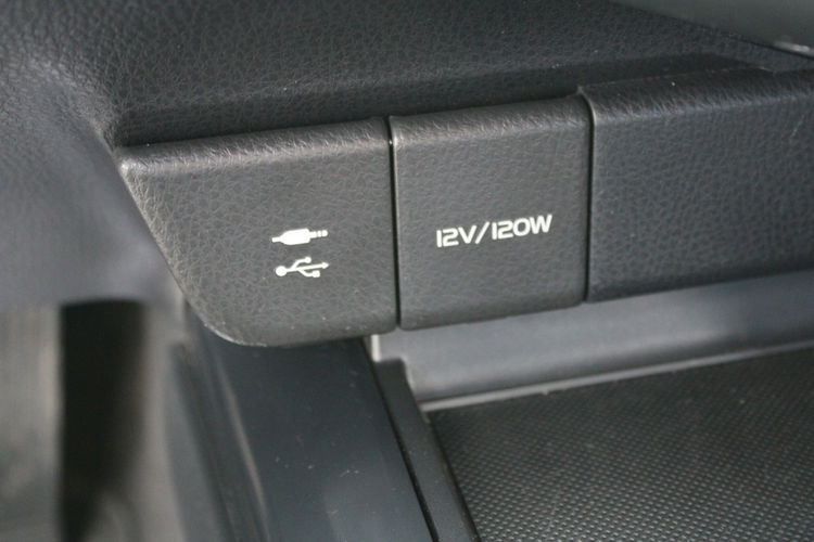 Toyota Camry 2.5 Hybrid e-CTV Comfort F-vat Kamera Gwarancja zdjęcie 27