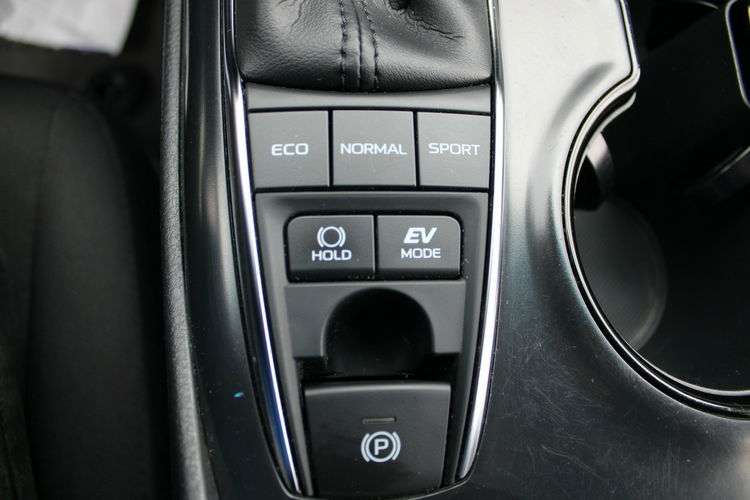 Toyota Camry 2.5 Hybrid e-CTV Comfort F-vat Kamera Gwarancja zdjęcie 29