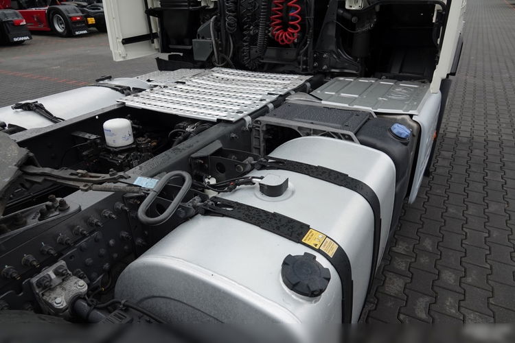 Volvo FH 460 / OPONY 100 % / SPROWADZONY / MAŁY PRZEBIEG / PO KONTRAKCIE SERWISOWYM  zdjęcie 17