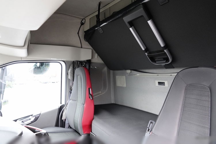 Volvo FH 460 / OPONY 100 % / SPROWADZONY / MAŁY PRZEBIEG / PO KONTRAKCIE SERWISOWYM  zdjęcie 25