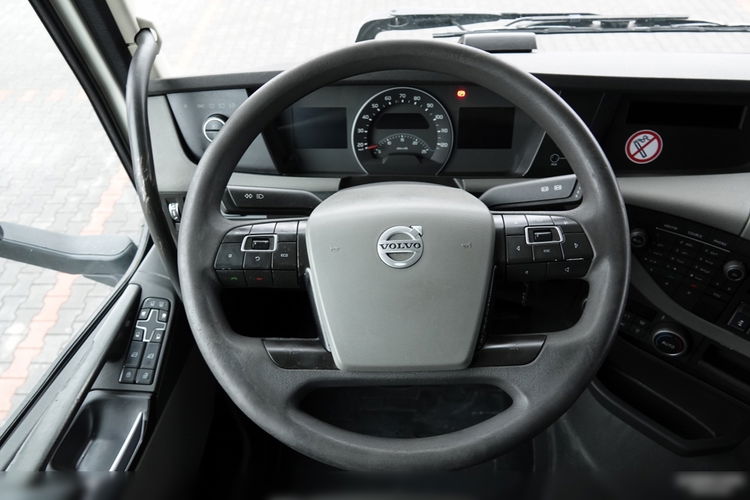 Volvo FH 460 / OPONY 100 % / SPROWADZONY / MAŁY PRZEBIEG / PO KONTRAKCIE SERWISOWYM  zdjęcie 28