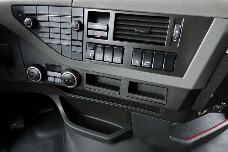 Volvo FH 460 / OPONY 100 % / SPROWADZONY / MAŁY PRZEBIEG / PO KONTRAKCIE SERWISOWYM  zdjęcie 30