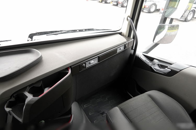 Volvo FH 460 / OPONY 100 % / SPROWADZONY / MAŁY PRZEBIEG / PO KONTRAKCIE SERWISOWYM  zdjęcie 32