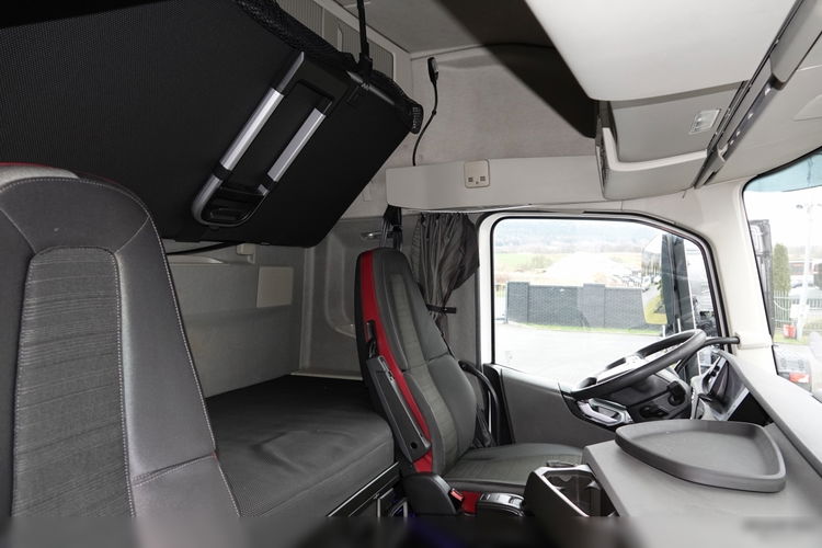Volvo FH 460 / OPONY 100 % / SPROWADZONY / MAŁY PRZEBIEG / PO KONTRAKCIE SERWISOWYM  zdjęcie 35
