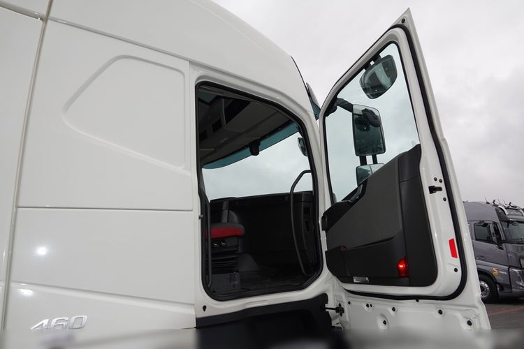Volvo FH 460 / OPONY 100 % / SPROWADZONY / MAŁY PRZEBIEG / PO KONTRAKCIE SERWISOWYM  zdjęcie 36