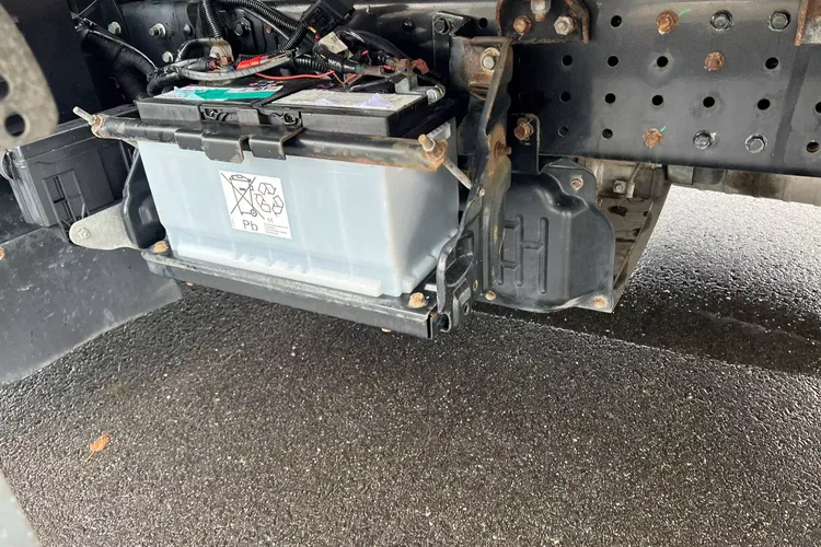 Mitsubishi FUSO CANTER 3C15 zdjęcie 16