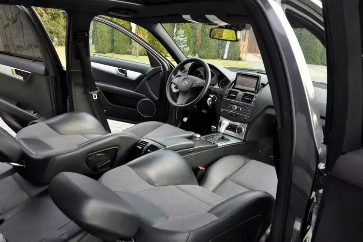 Mercedes Klasa C zdjęcie 23