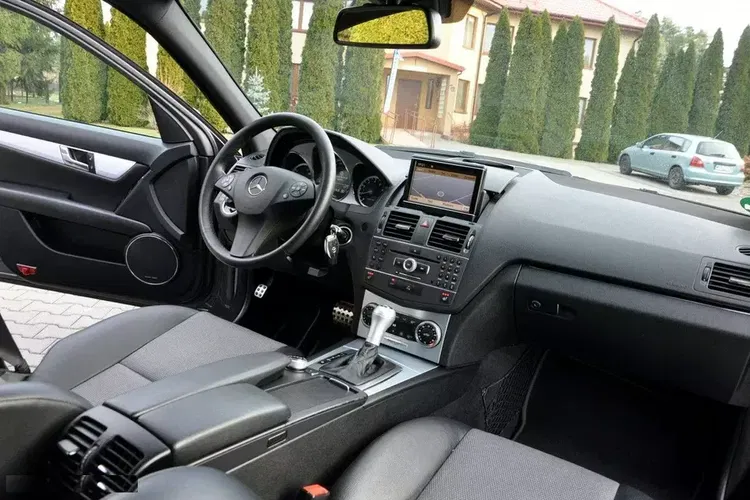Mercedes Klasa C zdjęcie 24