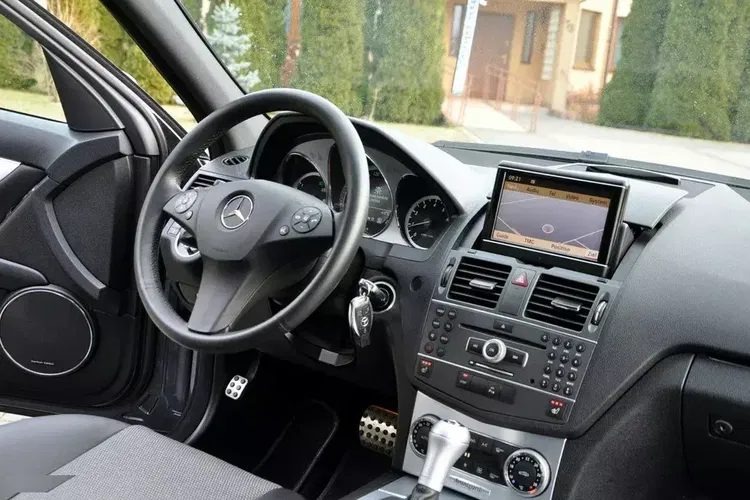 Mercedes Klasa C zdjęcie 25