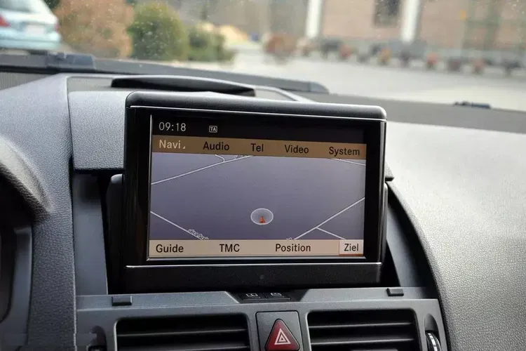 Mercedes Klasa C zdjęcie 30