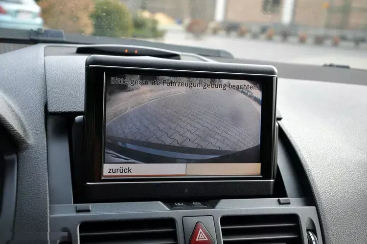 Mercedes Klasa C zdjęcie 31