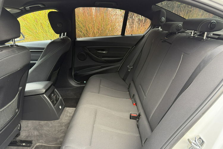 BMW 320 zadbane serwisowane zdjęcie 23