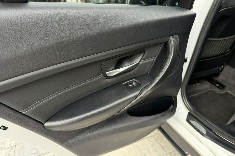 BMW 320 zadbane serwisowane zdjęcie 25