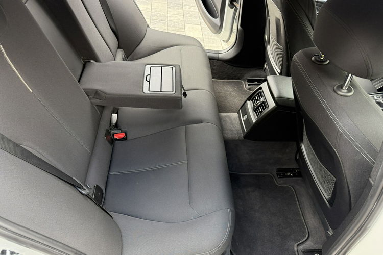 BMW 320 zadbane serwisowane zdjęcie 26