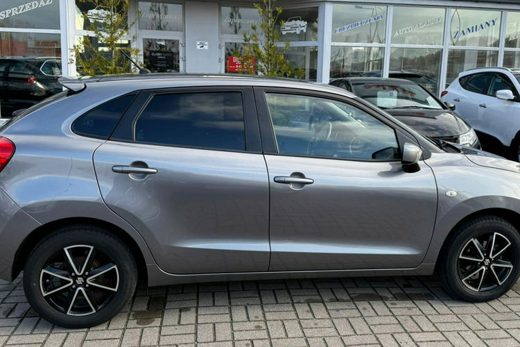 Suzuki Baleno model 2017, radar, grzane fotele zdjęcie 4