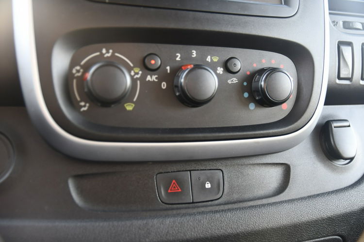 Renault Trafic 1.6tdci 6 Osób, Navi, Klima.Parktronic, Hak.. zdjęcie 24