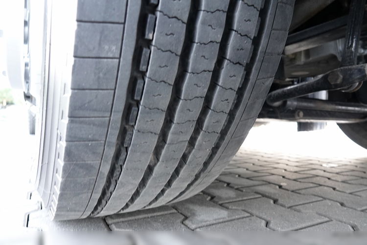 MAN TGX 18.460 / OPONY 100% / ZBIORNIKI 1400L / NAVI / PO KONTRAKCIE SERWISOWYM  zdjęcie 19